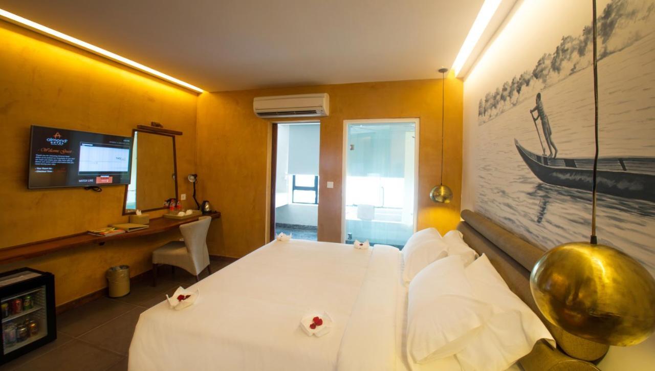 Almond Hotel Bassac River Phnom Penh Eksteriør bilde