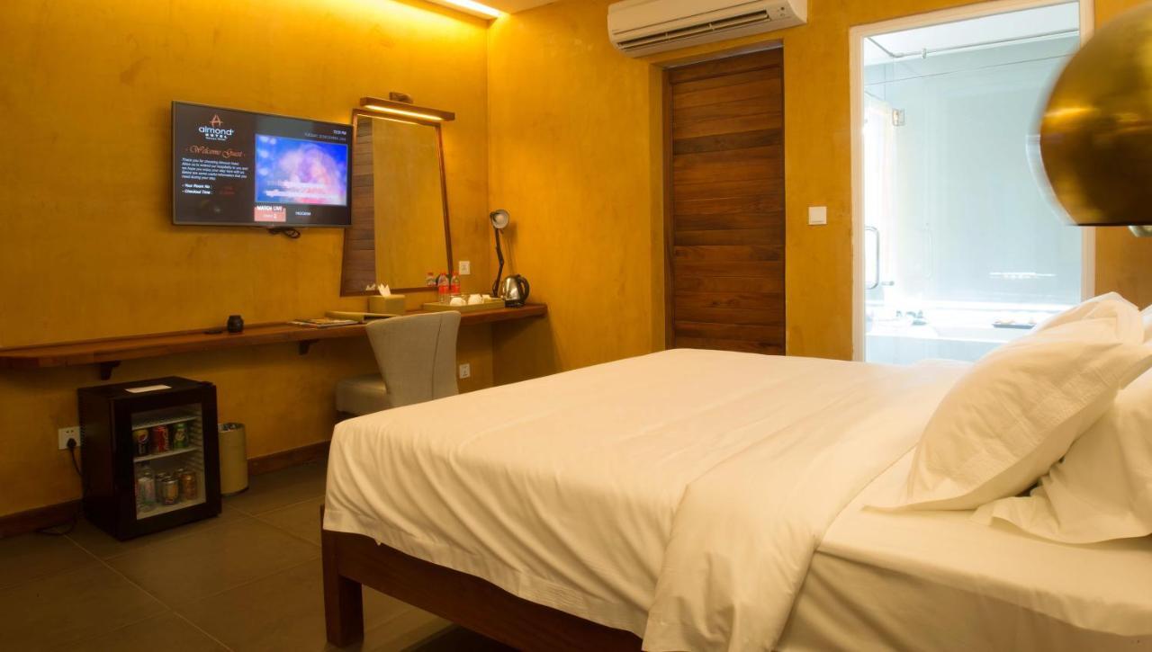 Almond Hotel Bassac River Phnom Penh Eksteriør bilde
