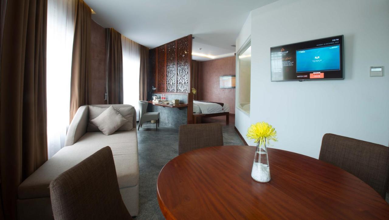 Almond Hotel Bassac River Phnom Penh Eksteriør bilde