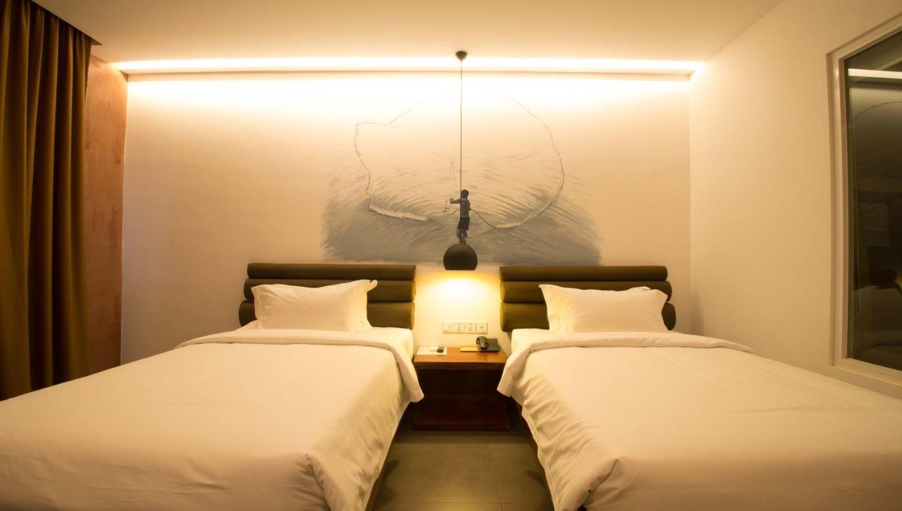 Almond Hotel Bassac River Phnom Penh Eksteriør bilde