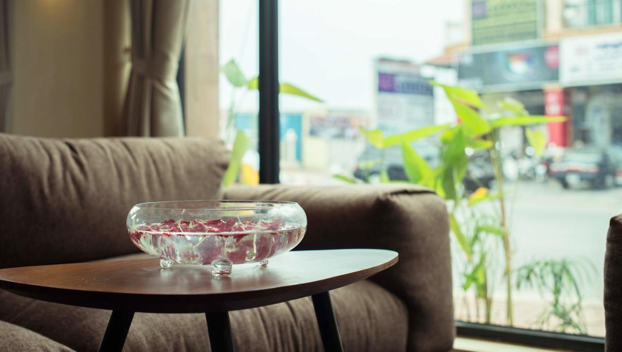 Almond Hotel Bassac River Phnom Penh Eksteriør bilde